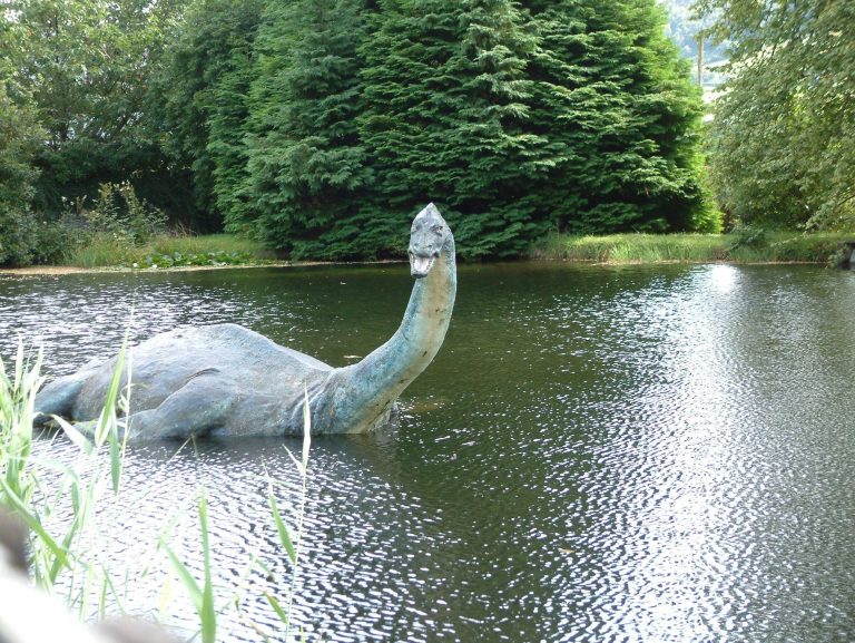 រុករក Loch Ness ស្កុតឡេន